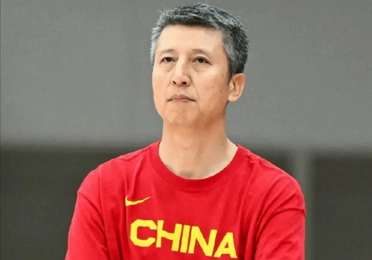 窗口期广厦男篮调整名单以备世预赛，主帅复盘环节打磨，引发热议，资深球员宣示担当的简单介绍