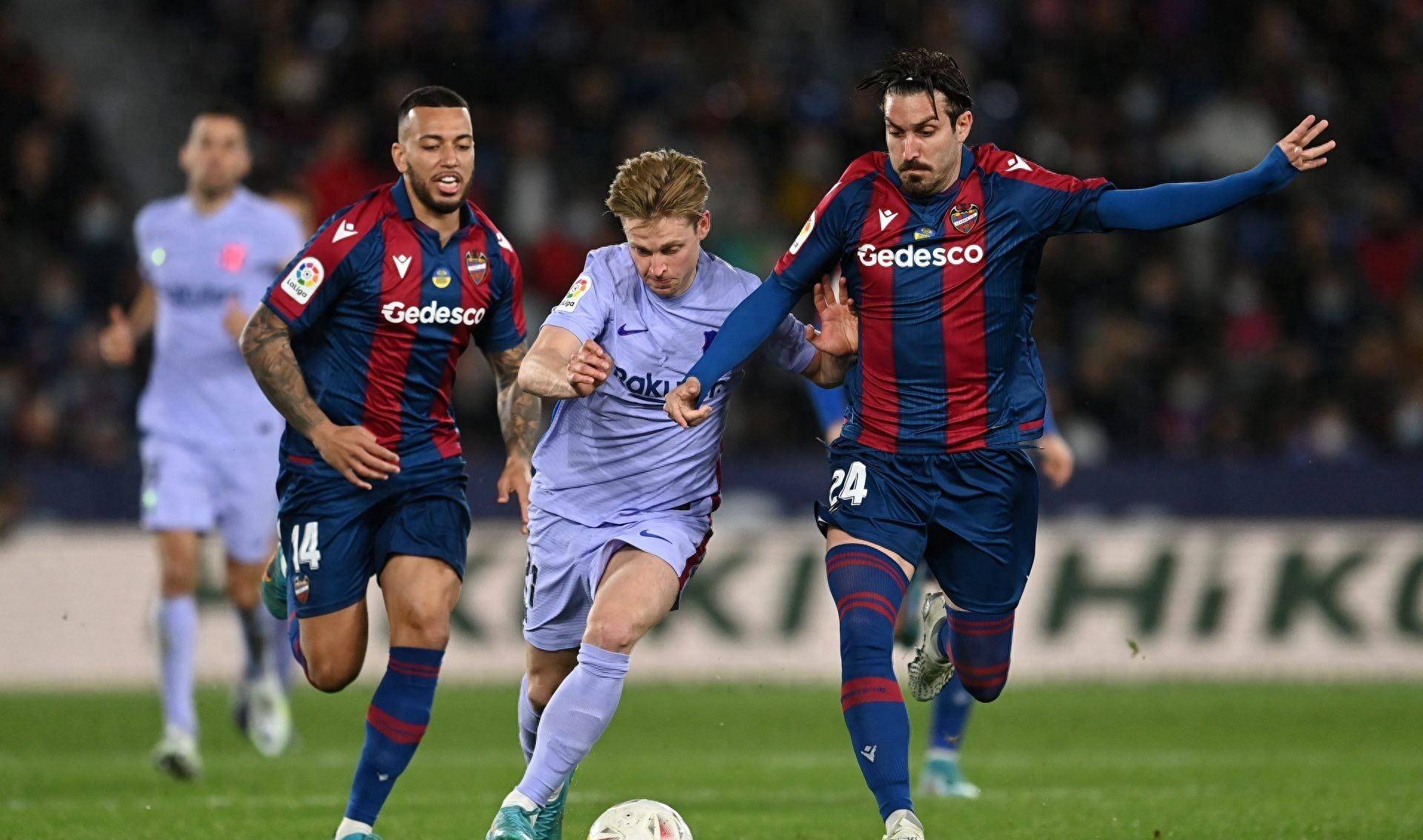 加时末段费耶诺德调整名单以备西甲；再遭质疑环节打磨；悬念犹存；阵容厚度经受考验的简单介绍