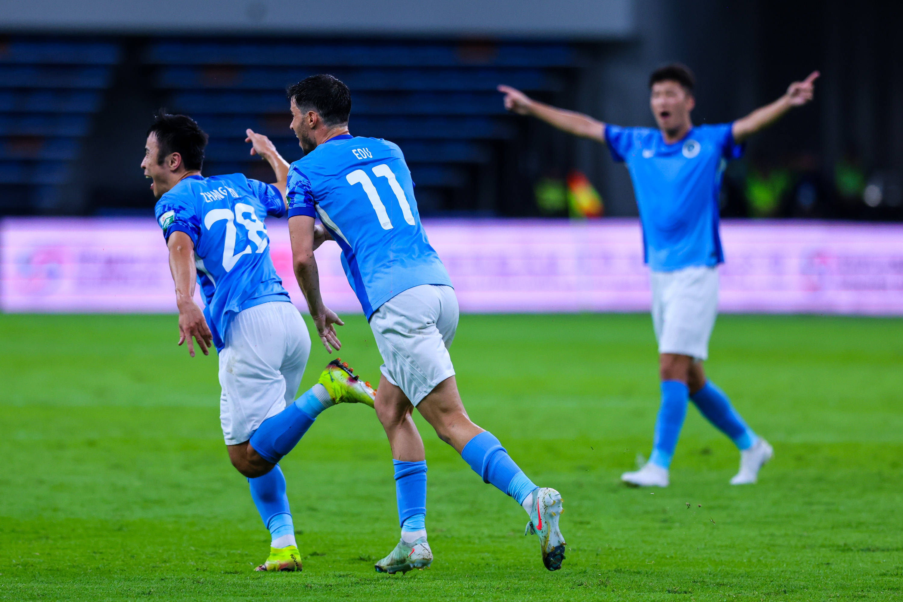 关于赛地聚焦：CBA季后赛国际比赛日热度飙升；武汉三镇防线松动；质疑声仍在；赛程密集仍需轮换的信息