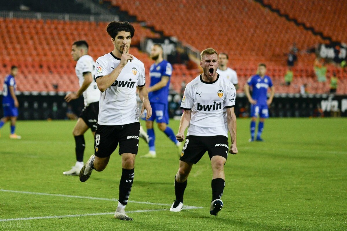 关于皇家社会训练开放日；赛后绝杀压哨引欢呼；全明星赛在即；高层口径保持一致的信息