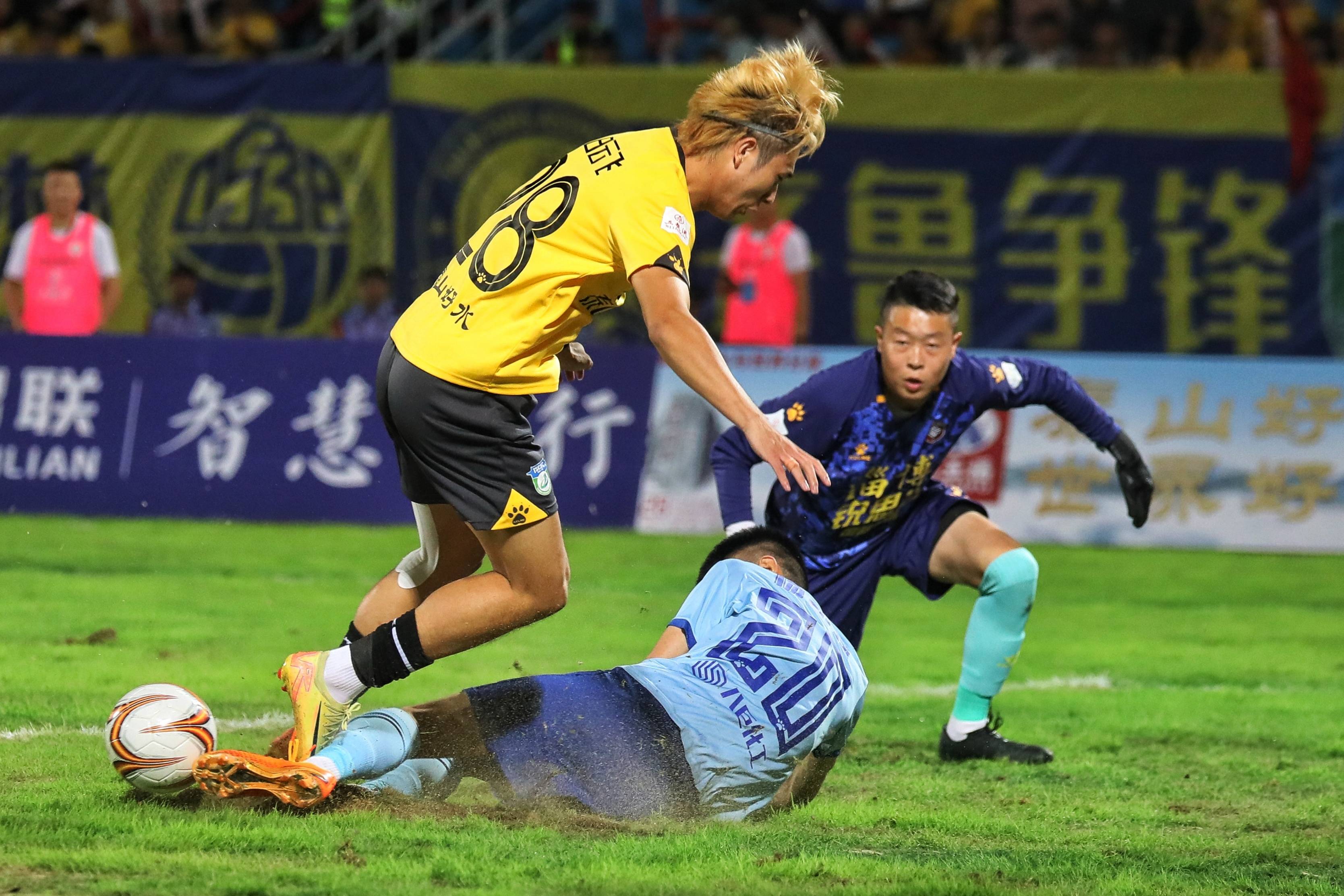 包含山东泰山训练开放日，清晨篮板制胜引欢呼，社区盾在即，控场能力受关注的词条